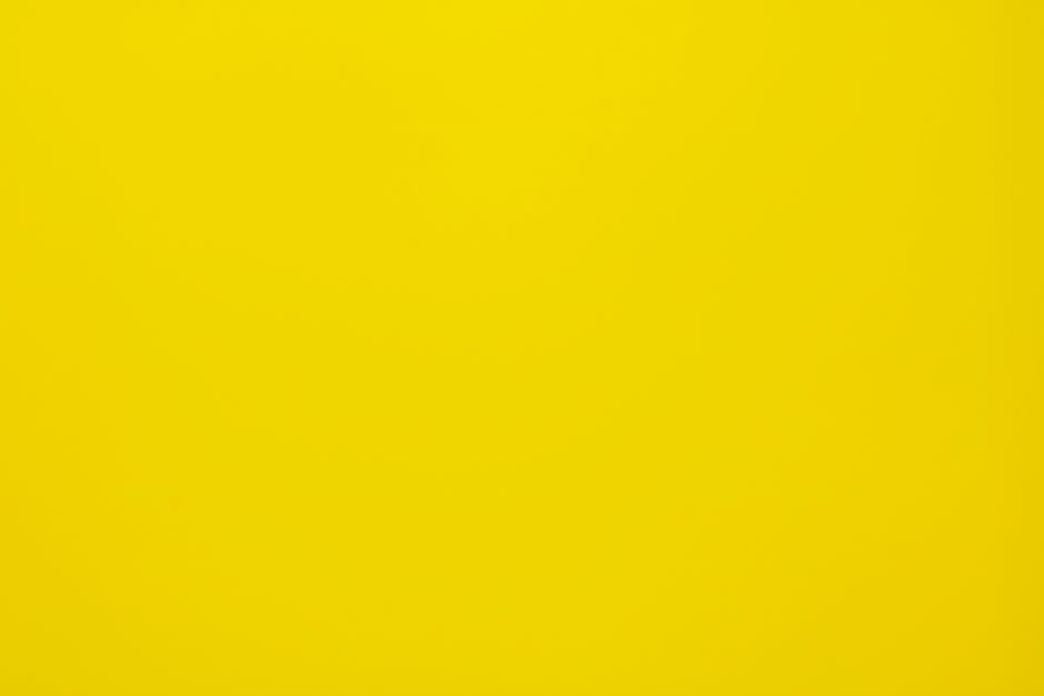 2 : img_0 - Minimalist yellow background